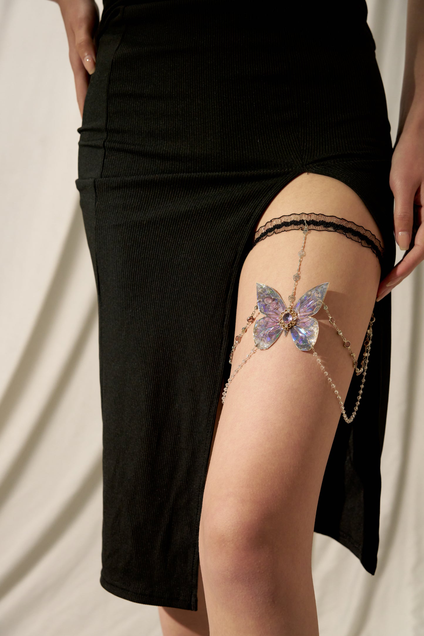 Butterfly Leg Chain | Dark